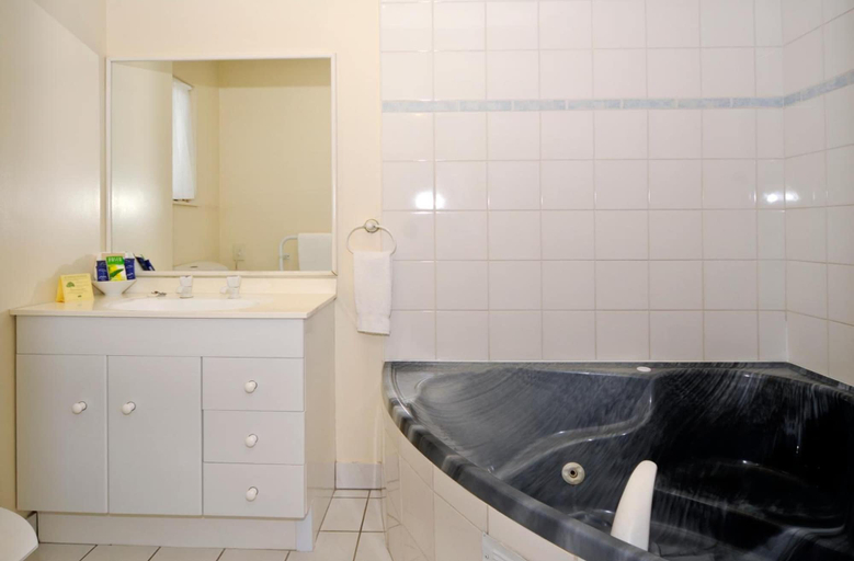 Bathroom 4, Geneva Motor Lodge, Rotorua