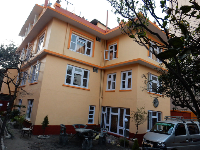Exterior & Views