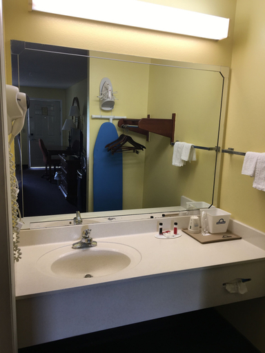 Bathroom 3, Days Inn by Wyndham Lamont/Monticello, Jefferson