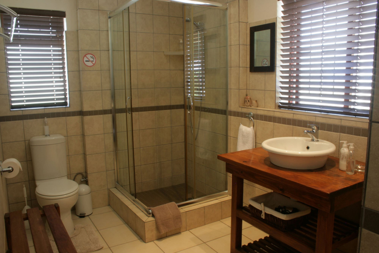 Bathroom 4, 113 On Robberg, Eden