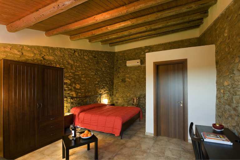 Room 3, AgriturCostabaira, Catania