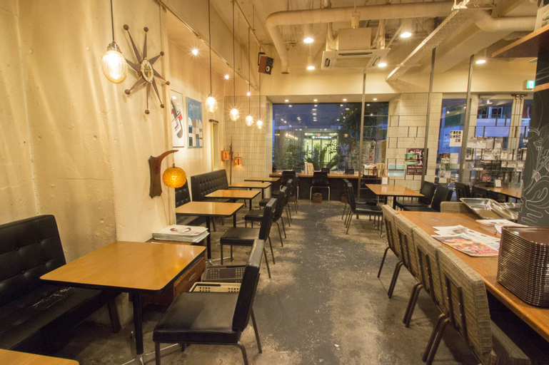 Food & Drinks 15