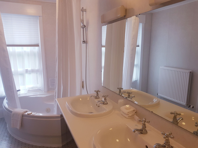 Bathroom 5, Best Western Annesley House Hotel, Norfolk
