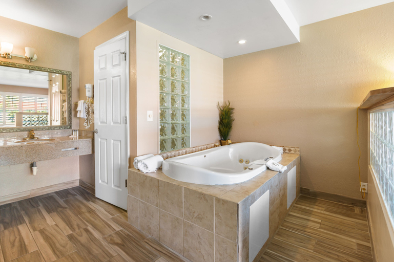 Bathroom 5, Vero Beach Inn & Suites I-95, Indian River