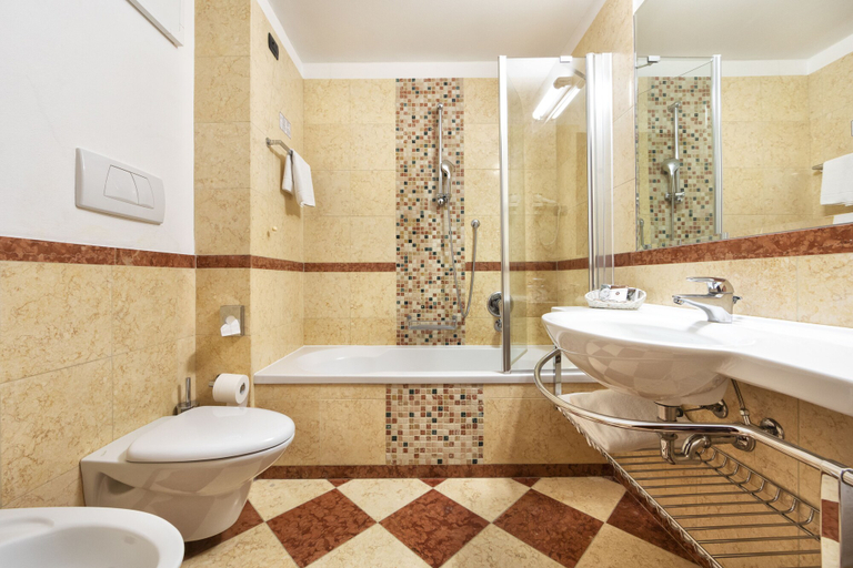 Bathroom 5, Hotel Villa Malaspina, Verona