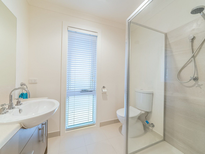 Bathroom, Genesta 5B House in Cowes, Bass Coast  - Phillip Is.
