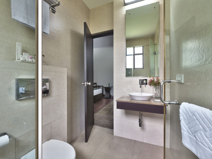 Bathroom 3, Regale Inn, Delhi