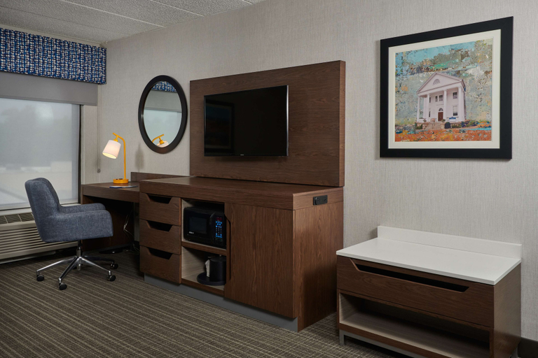 Bedroom 3, Hampton Inn Fairfax City, Fairfax City