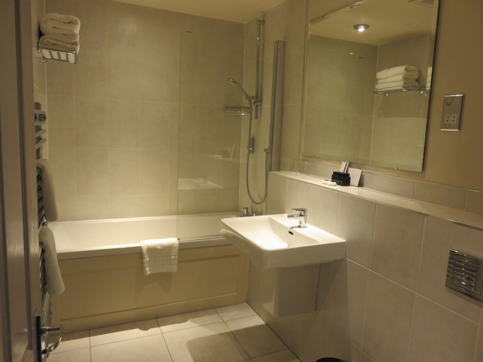 Bathroom 5, The Belmont Hotel, Leicester