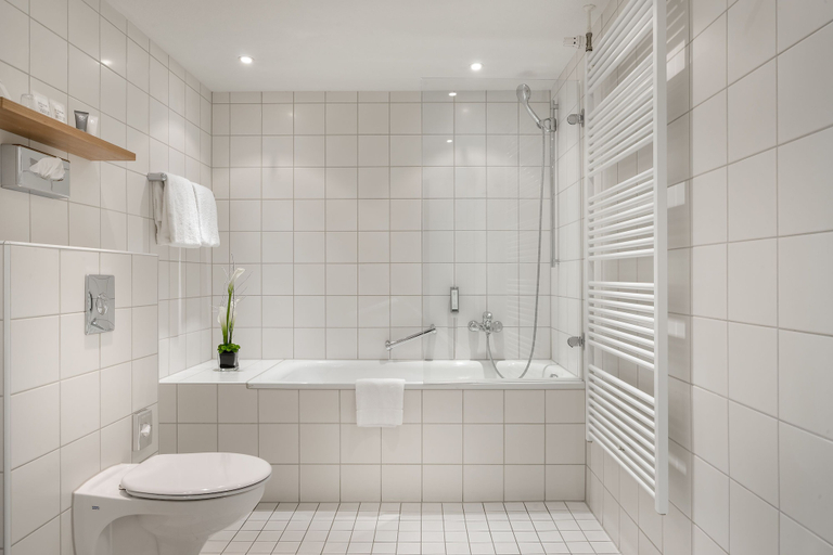 Bathroom 5, Garner Hotel Essen - Handelshof by IHG, Essen
