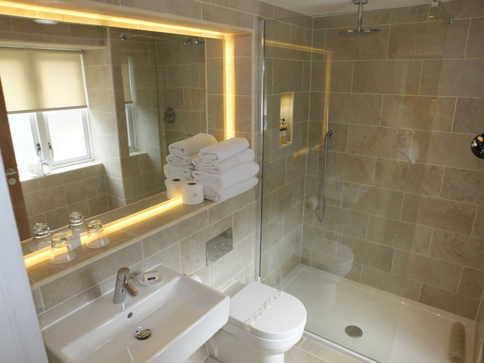 Bathroom 4, The Old Mill Inn, Perthshire and Kinross