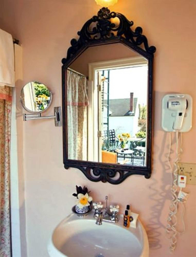 Bathroom 4, Sarah Kendall House, Newport
