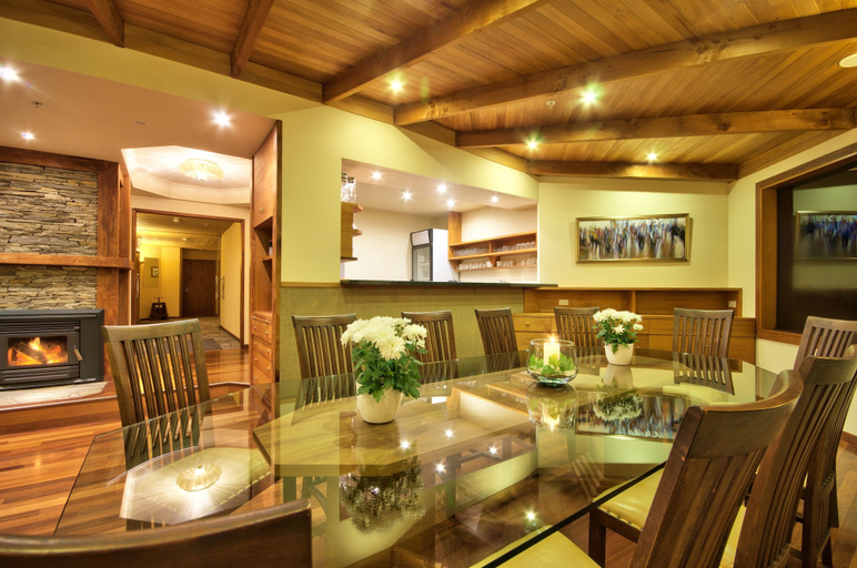 Food & Drinks 5, Westhaven Retreat, Tasman