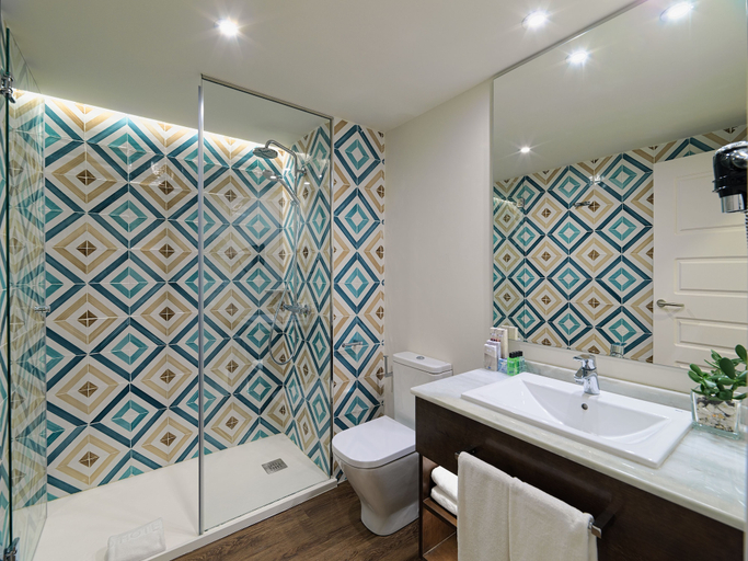 Bathroom 5, H10 Taburiente Playa, Santa Cruz de Tenerife