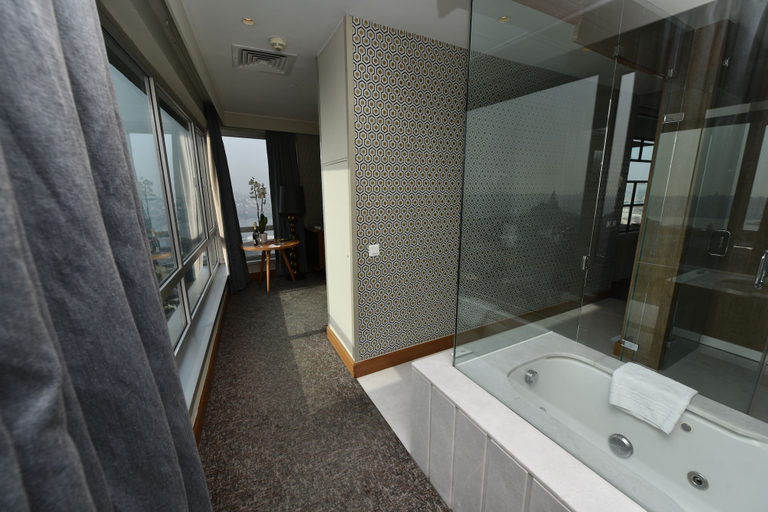 Bathroom 5, The Marmara Pera, Beyoğlu