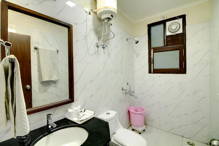 Bathroom 3, Hotel Staayz Premium, Gurgaon
