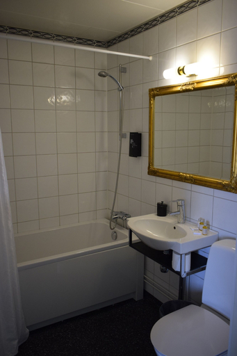 Bathroom 4, Färna Herrgård & Spa, Skinnskatteberg