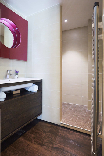 Bathroom 3, Appart'Hôtel La Girafe, Bouches-du-Rhône