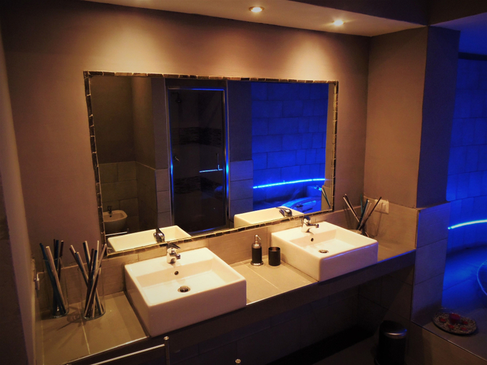 Bathroom 5, B&B Villa Cinque Pini, Napoli