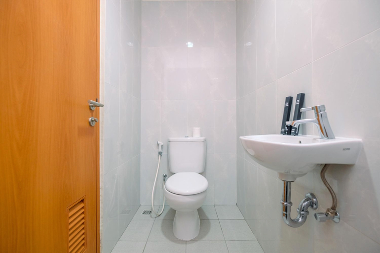 Bedroom 4, Nice 2BR at 26th Floor Evenciio Margonda Apartment By Travelio, Depok