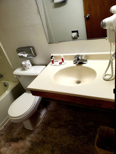 Bathroom 4, Super 8 by Wyndham Ticonderoga, Essex