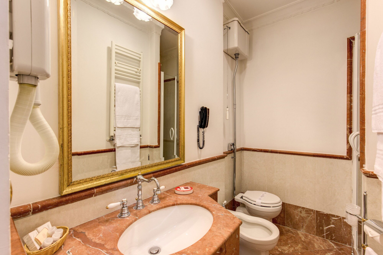 Bathroom 4, Hotel La Lumiere di Piazza di Spagna, Roma