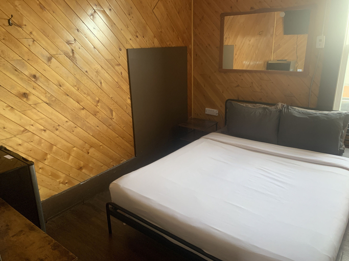 Bedroom 4, Party Hostel- Canmore Hotel Hostel, Division No. 15
