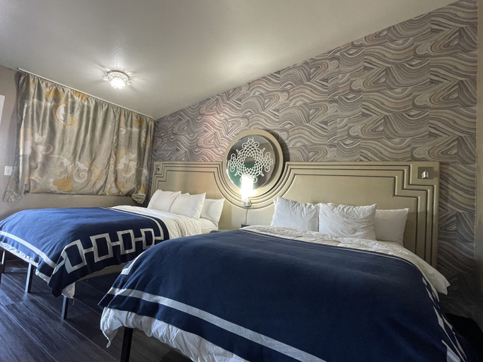 Bedroom 3, Crown Motel, Clark