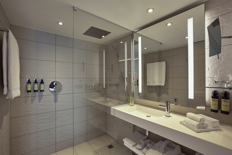 Bathroom 4, Radisson Blu CDG Airport Terminal Hotel, Paris, Seine-Saint-Denis