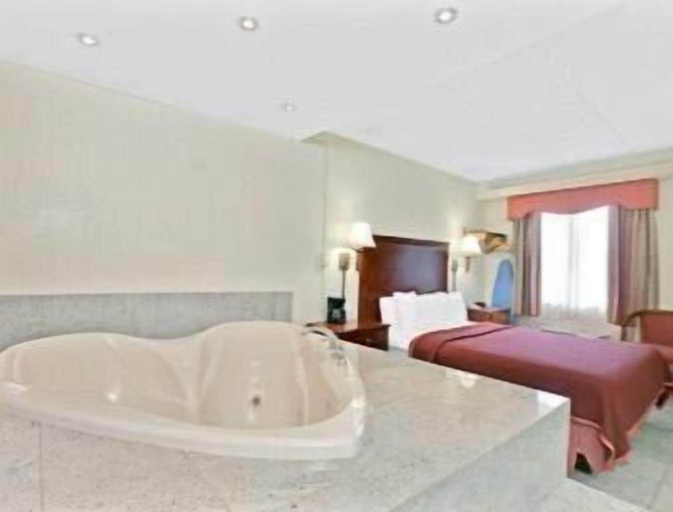 Bedroom 3, Travelodge by Wyndham Parsippany, Morris