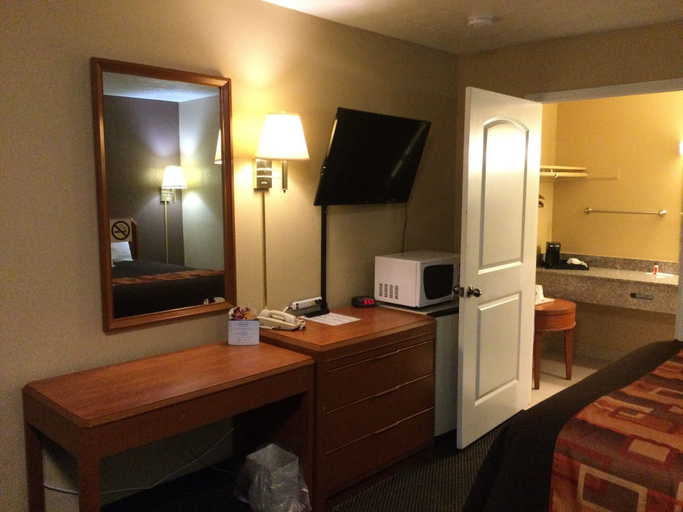 Bedroom 3, Travelodge by Wyndham Mansfield, Richland