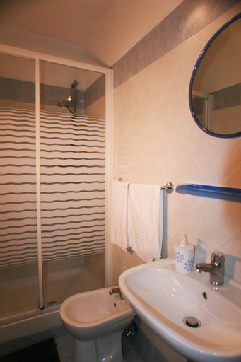 Bathroom 4, LT Rooms, Rome