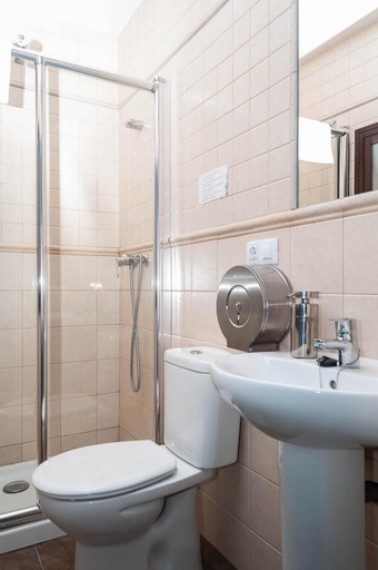 Bathroom 4, Pensión Montoreña, Sevilla