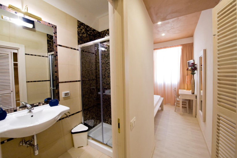 Bathroom 5, White House, Barletta-Andria-Trani