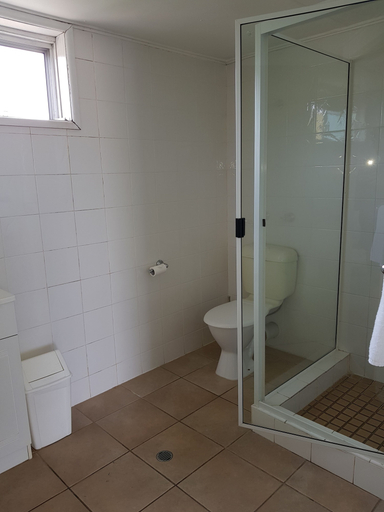 Bathroom 4, The Q Motel, Rockhampton