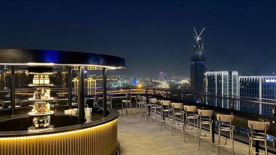Food & Drinks