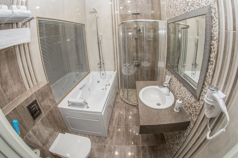 Bathroom 4, Hotel Invite SPA, South-Eastern