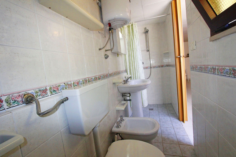 Bathroom 4, Villetta Rossini, Lecce