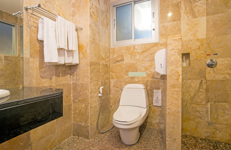 Bathroom 5, Lanta Sand Resort & Spa, Ko Lanta