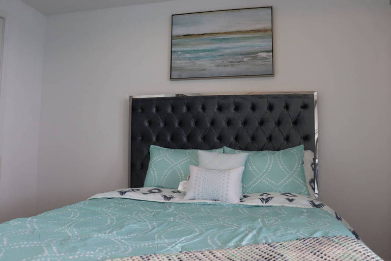 Bedroom 2, Aaira Suites 35, Toronto