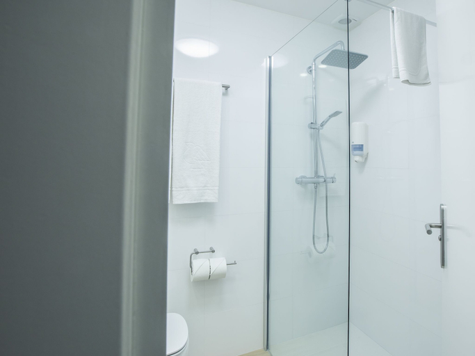 Bathroom 5, Hotel Burlada, Navarra