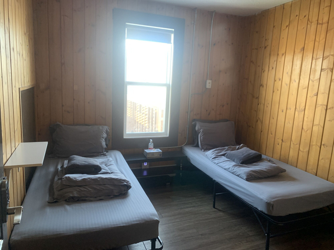 Bedroom 3, Party Hostel- Canmore Hotel Hostel, Division No. 15