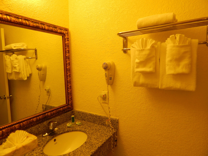 Bathroom 4, North Miami Beach Gardens Inn & Suites, Miami-Dade