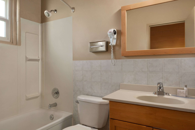 Bathroom 5, Thriftlodge Moose Jaw, Division No. 7