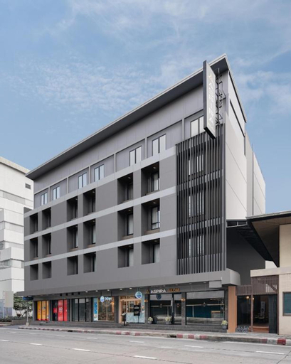 Exterior & Views 11