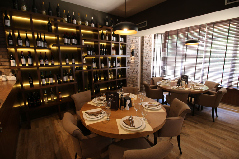 Food & Drinks 5, Hotel Aristocrat & Fish Restaurant