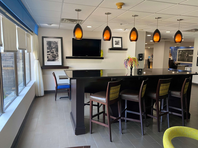 Food & Drinks 5, Hampton Inn Ft. Chiswell-Max Meadows, Wythe