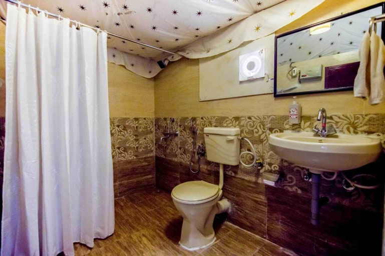 Bathroom, Camp Serai Tiger Tadoba, Chandrapur