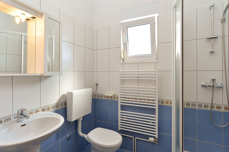 Bathroom 3, Apartment 719, Pula