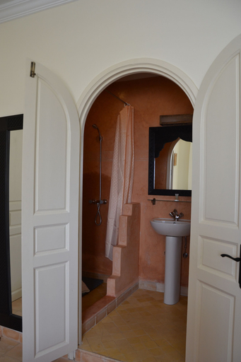 Bathroom 4, Hotel Riad Benatar, Essaouira